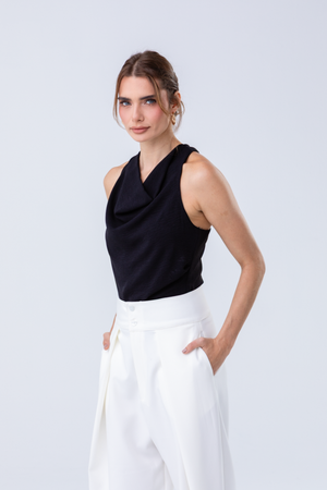PTJ0057 blusa negra con tiras y pantalón con bolsillos
