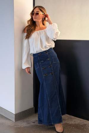 PTJ0108010 blusa blanca con resortes y falda azul con botones