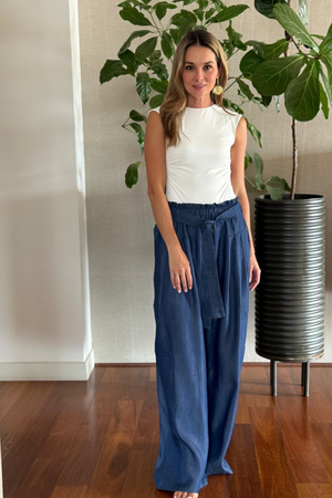 PTJ12420200 pantalón azul con recogido en la parte trasera