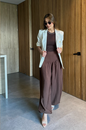 PTJ12851200 blazer blanco con pantalón café