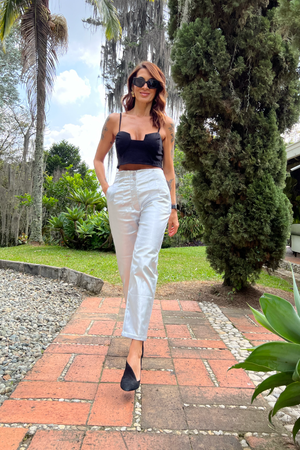 Pantalón metalizado tipo baggy con crop top negro