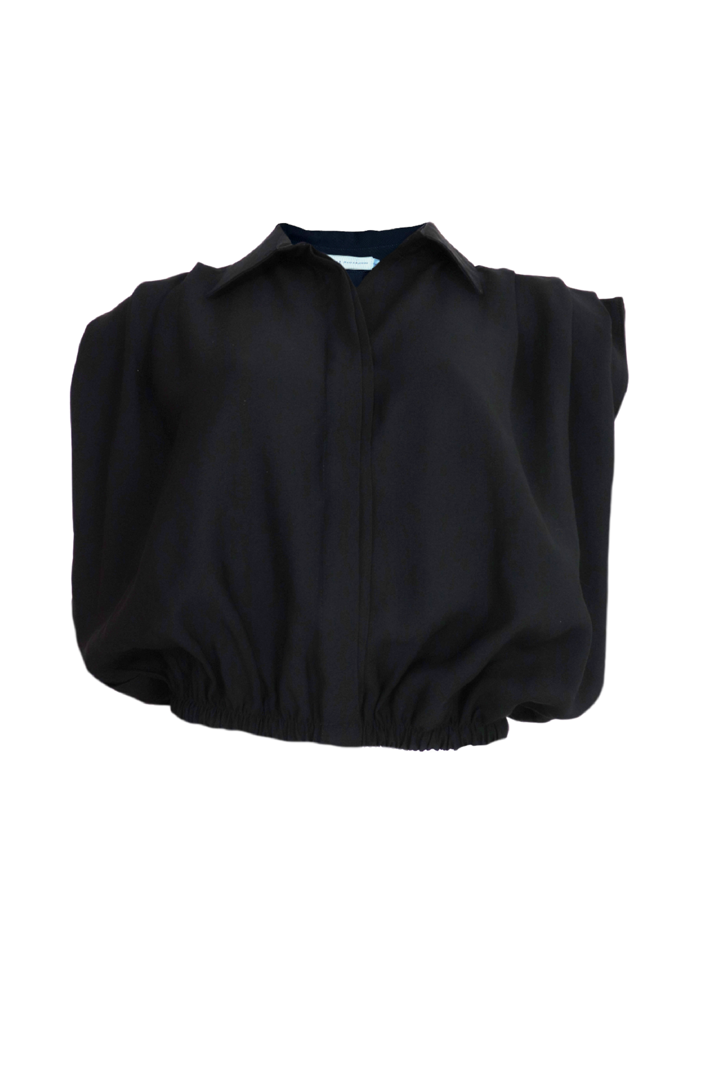 Hermosa blusa con escote en V color negro