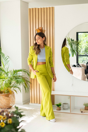 Espectacular Pantalón de lino con venas color verde limon