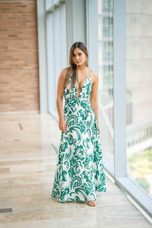Hermoso vestido con escote profundo jade