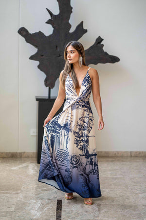 Hermoso vestido largo de tiras en hombros
