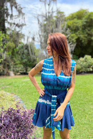 Hermoso vestido corto con cinturón Sapphire