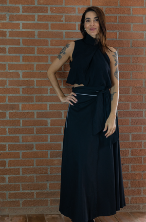 PTJ260930 blusa negra con falda larga negra