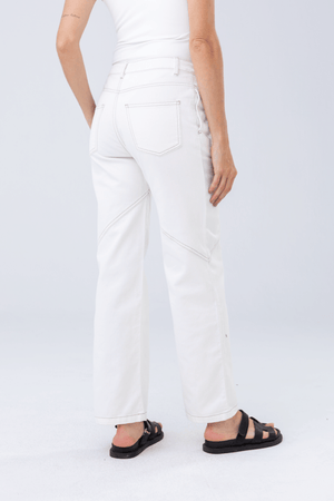 PTJ267104 pantalón con costuras y bolsillos