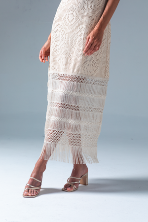 PTJ1474 vestido de tiras color beige flecos