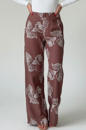 PTJ304029 pantalón color café con detalles bordados