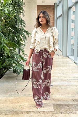 PTJ304029 pantalón café con blusa de boleros