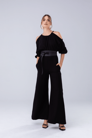 PTJ3071 enterizo con hombros descubiertos color negro