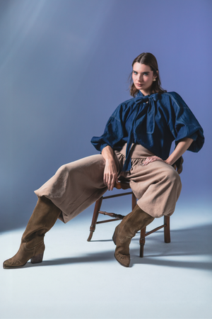 PTJ30350000 blusa con listón azul y pantalón balloon