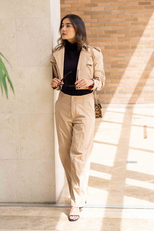 PTJ4037 chaqueta corta con botones y cuello en V