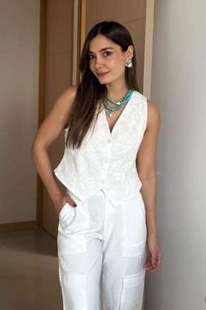 PTJ507701 chaleco con botones y cuello en v