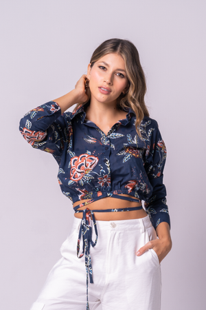 Blusa con tiras largas de manda larga color azul