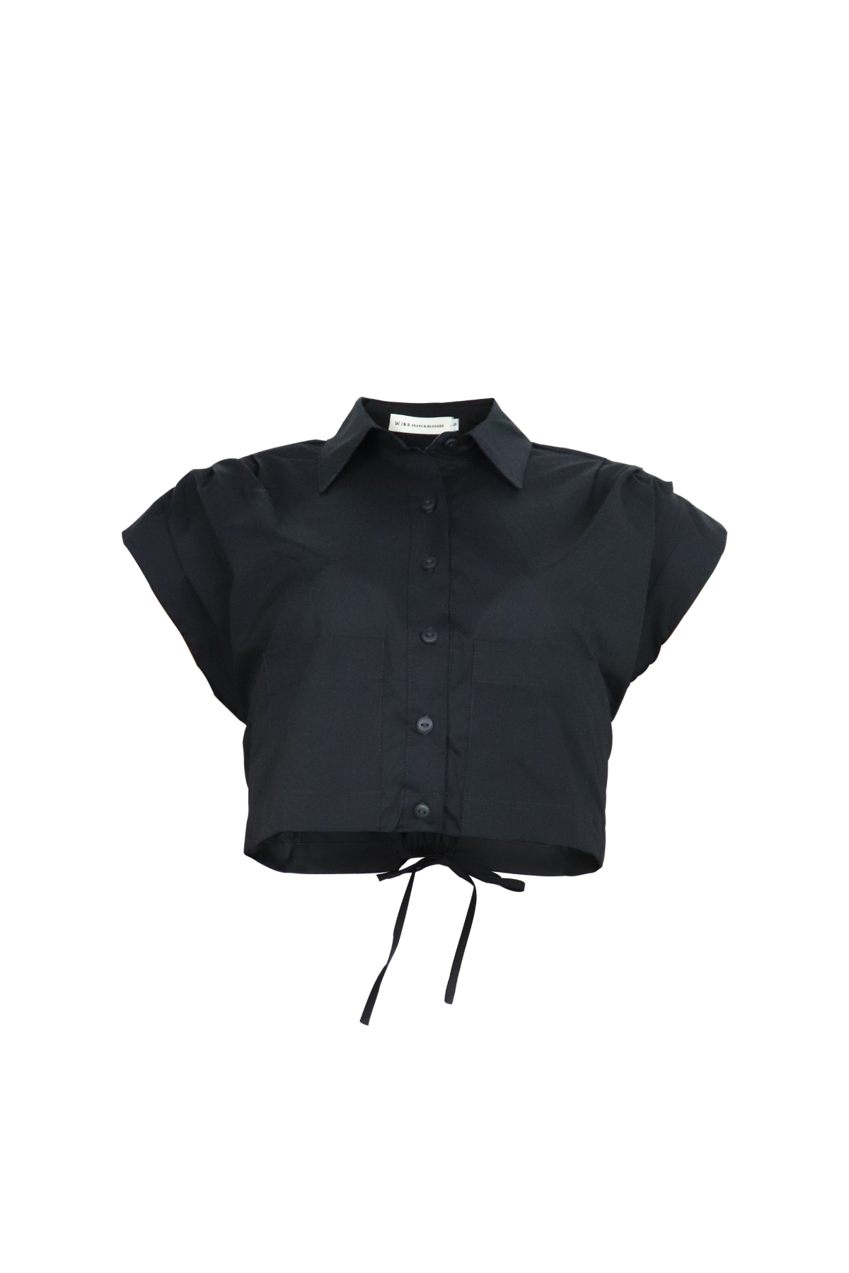 Camisa negra tipo crop top con mangas cortas.