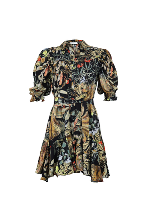 Vestido corto negro, con resorte en mangas puff.