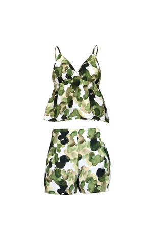 Set de blusa y short en verde.