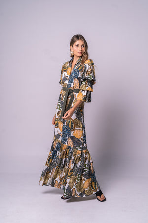 Vestido largo con botones en estampado azul y amarillo quemado.