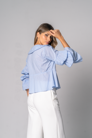 Camisa cuello bebé con mangas largas