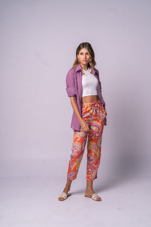 Pantalón con top y camisa amplia