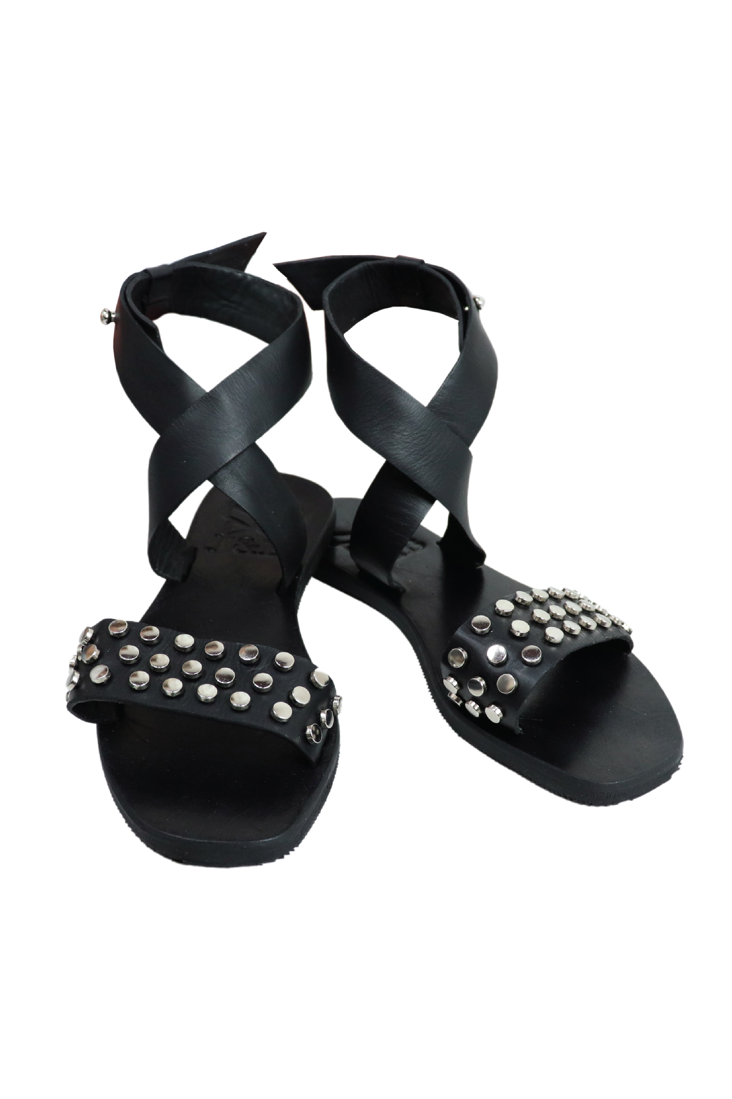Sandalias con taches y tiras