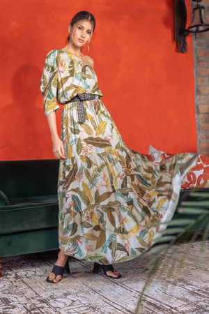 vestido asimétrico estampado con cinturón negro