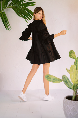 vestido corto con detalles bordados