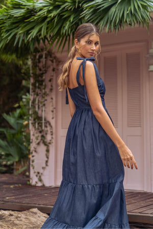 Vestido largo con tiras ajustables