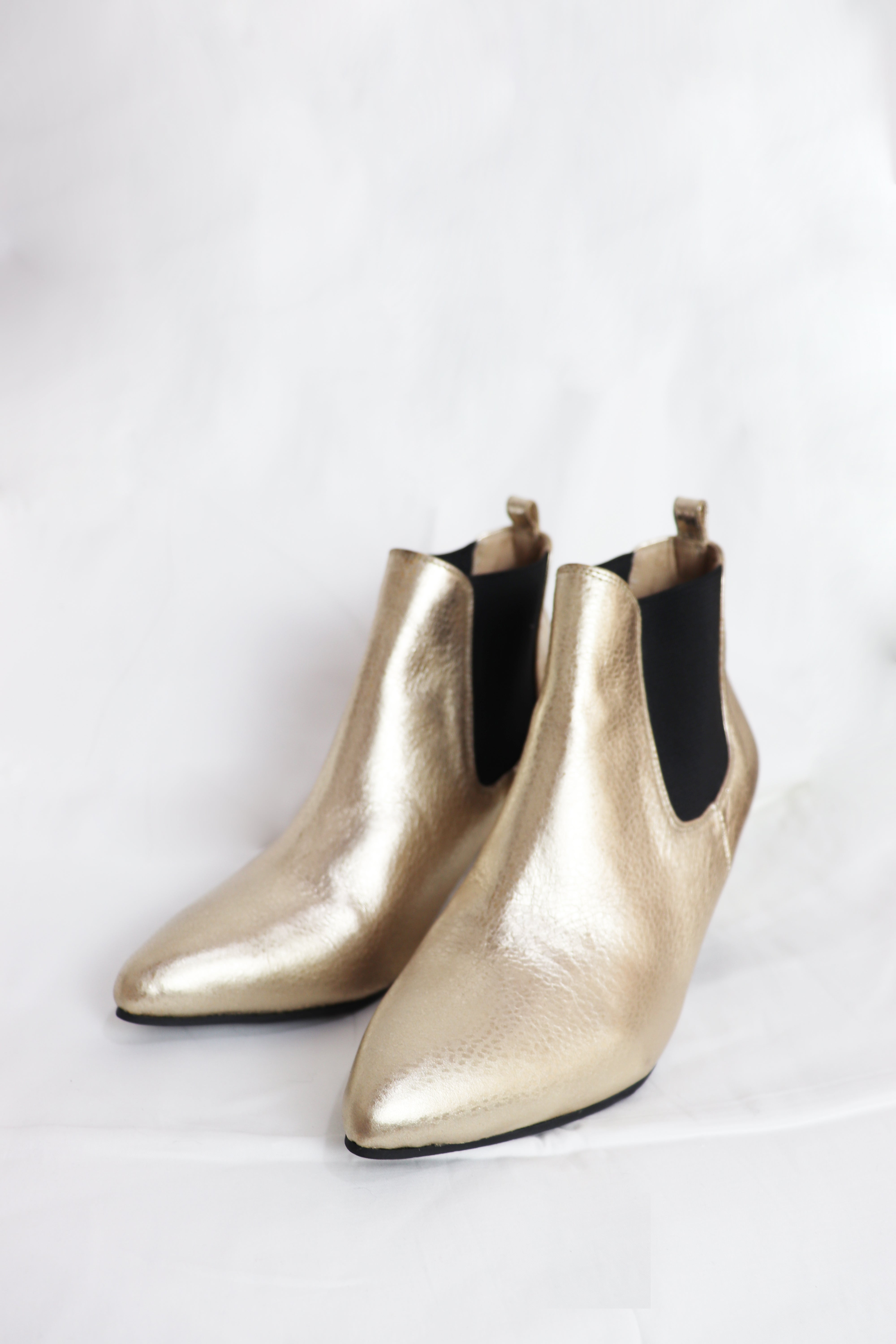 000900 botines dorados con tacón 