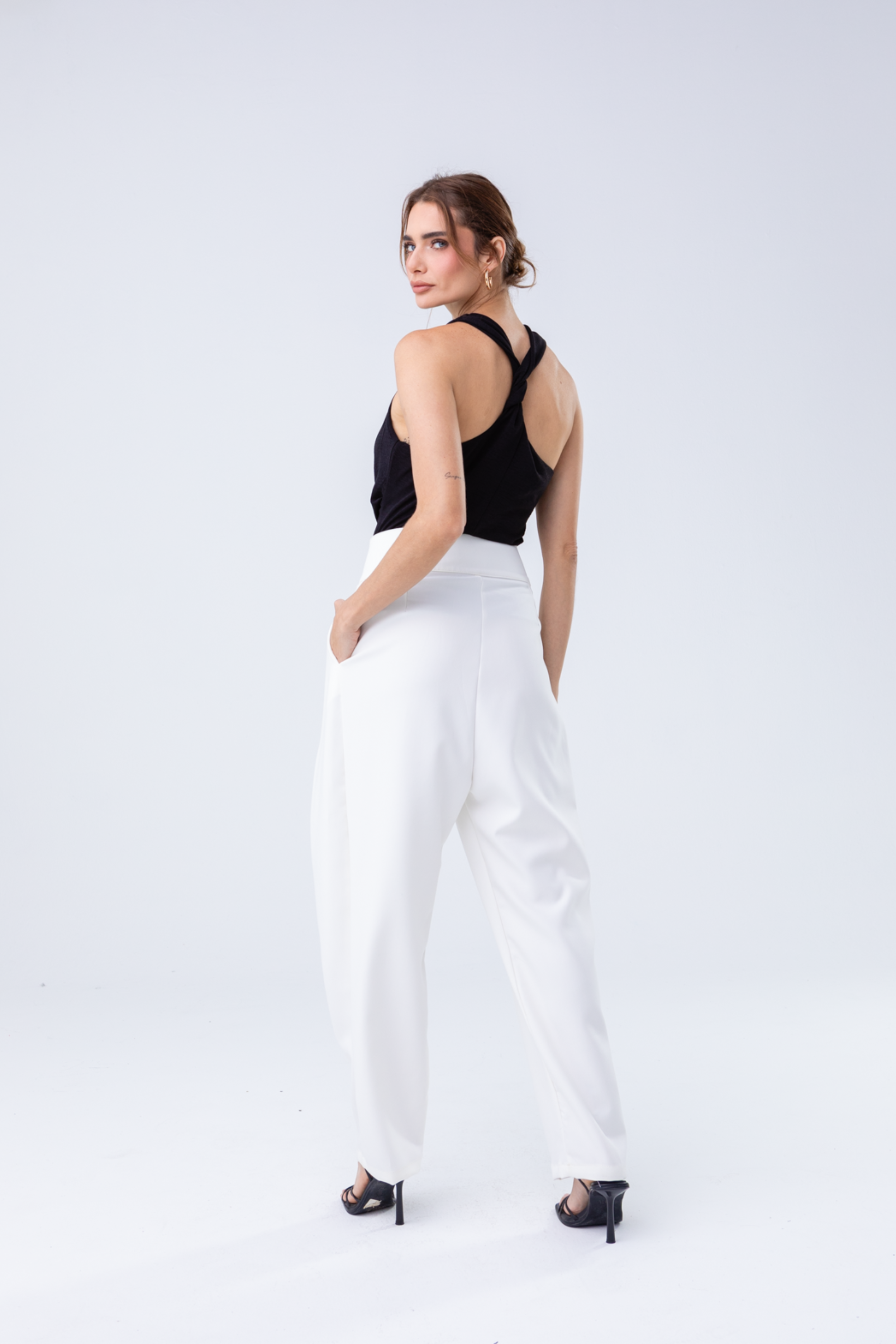 PTJ0057 blusa negra con tiras con bolsillos