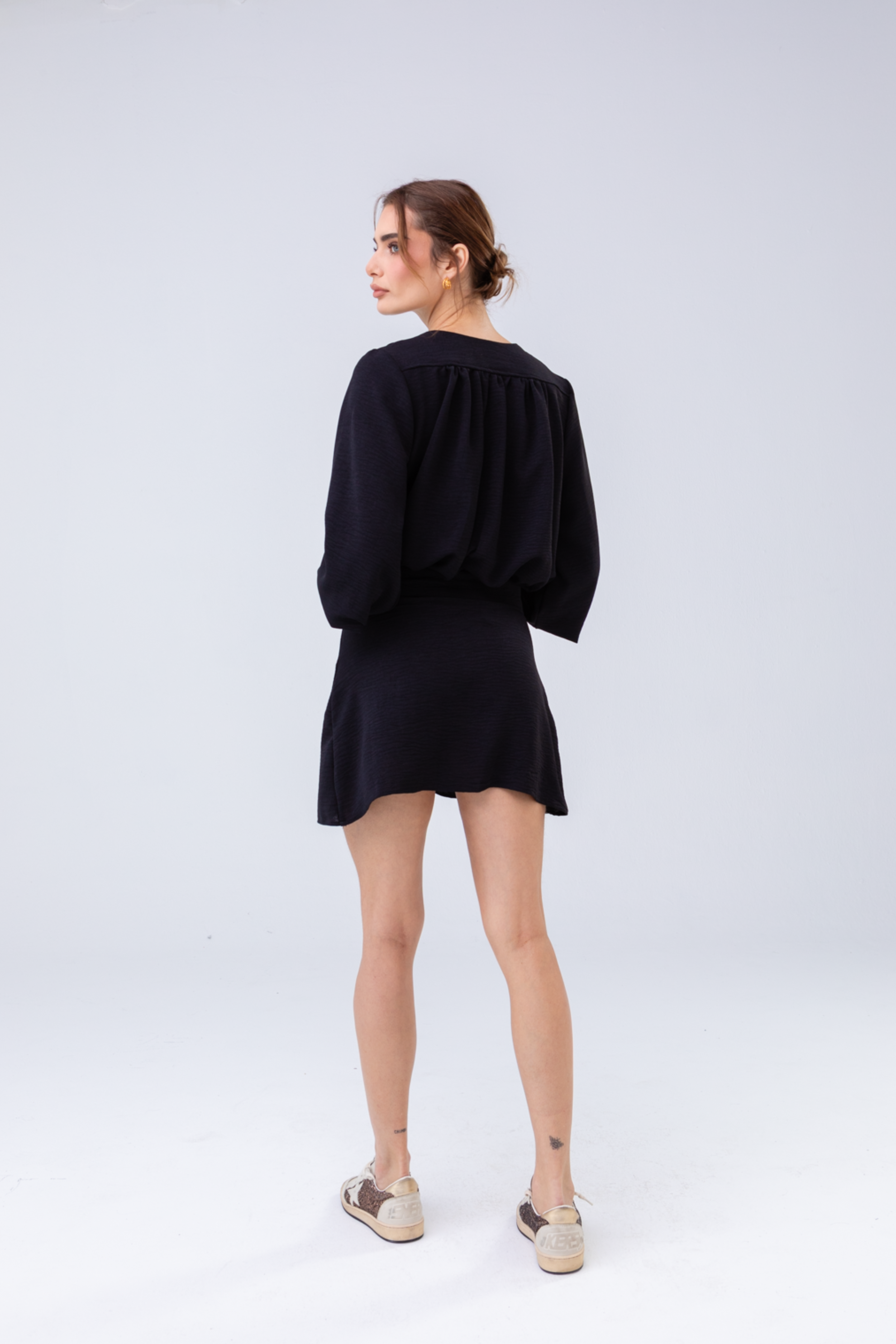 PTJ0057 vestido corto negro con lazos delanteros con zapatos