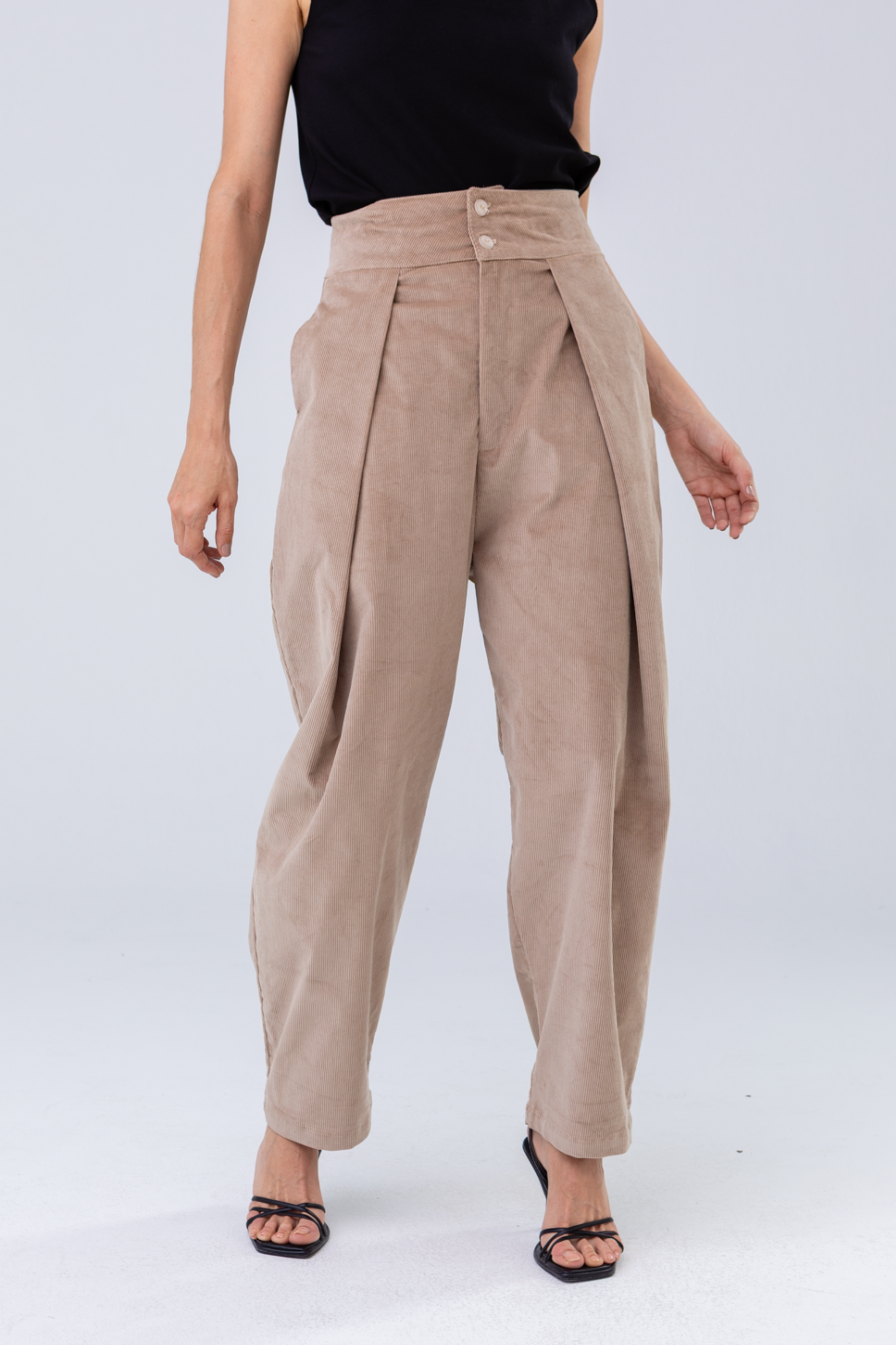 PTJ006901 pantalón color arena con bolsillos 