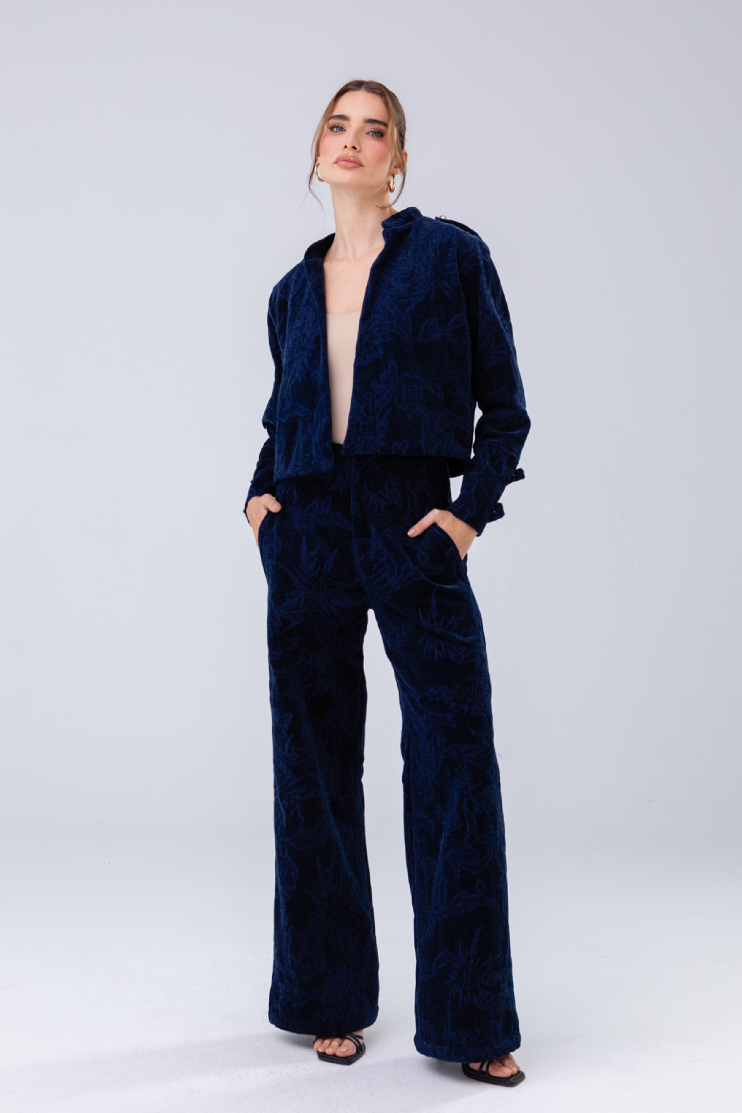 PTJ010111 pantalón con bolsillos laterales color azul oscuro