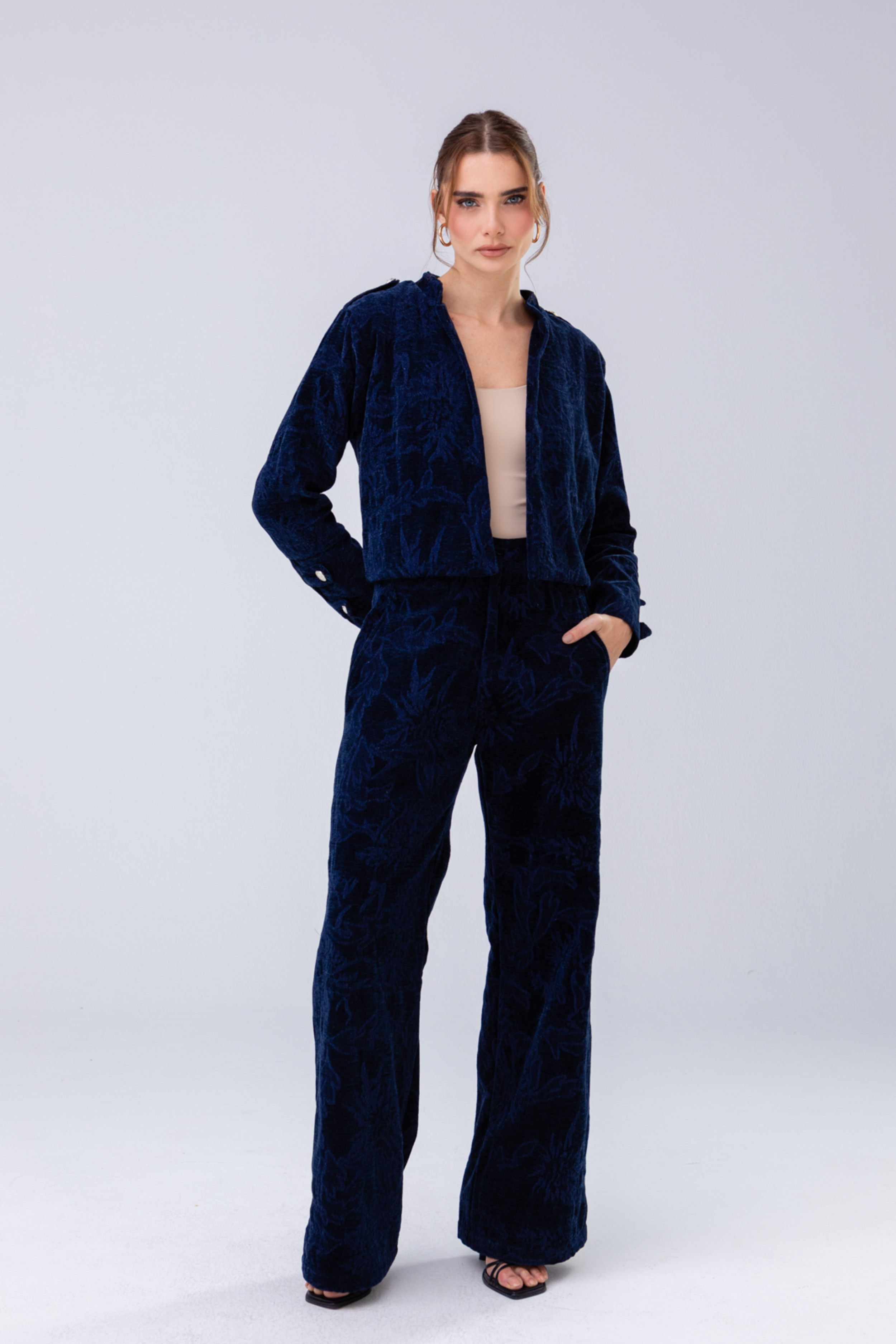 PTJ0102 chaqueta con manga larga con body con tacones