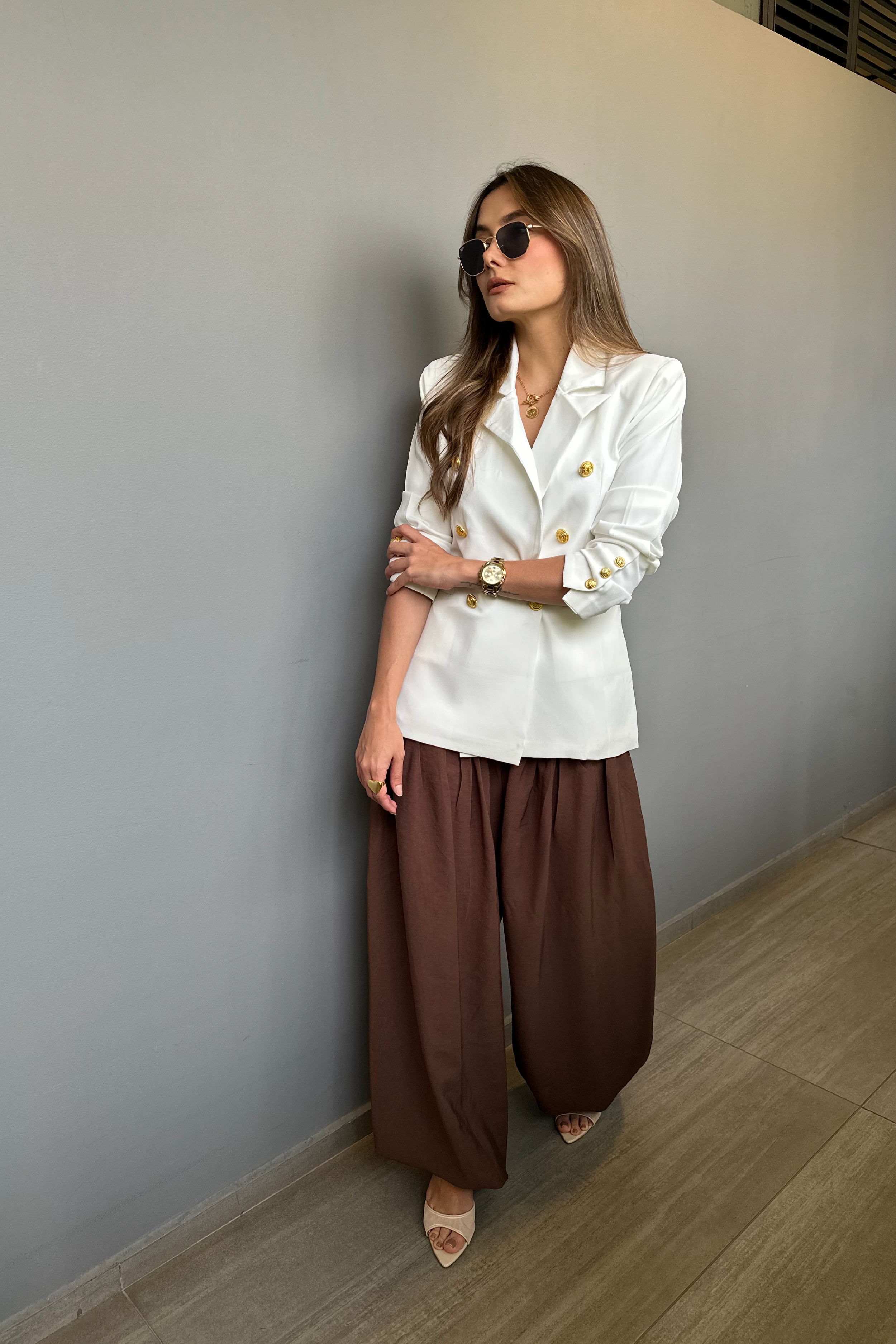 PTJ12851200 blazer blanco con pantalón café