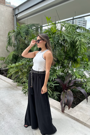 PTJ128512000 blusa blanca con raya y pantalón negro 