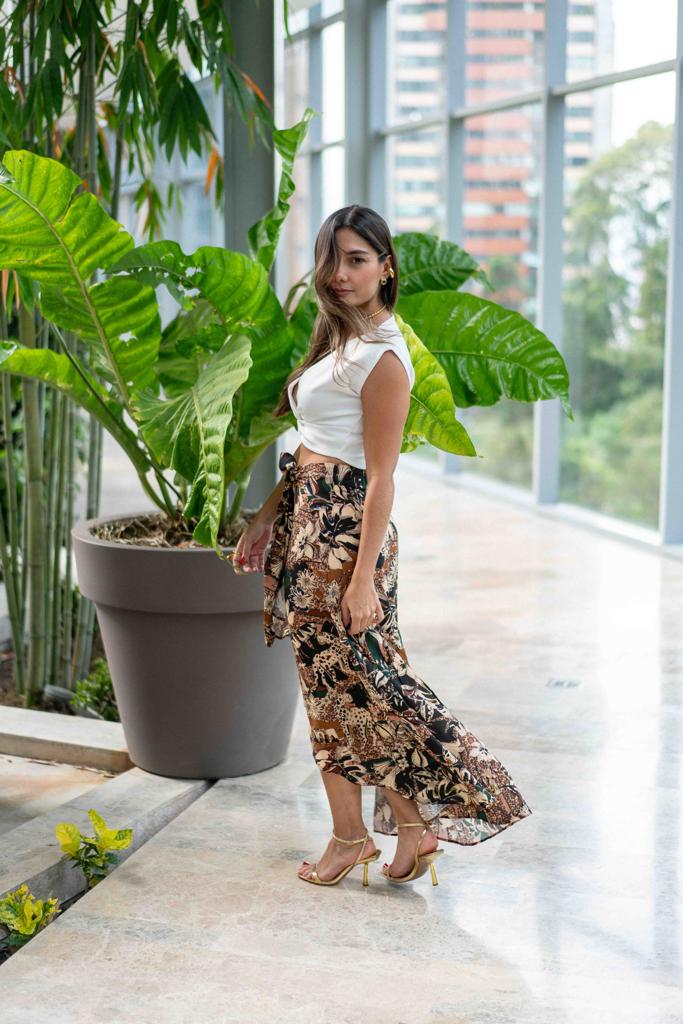 Hermosa blusa con escote profundo 