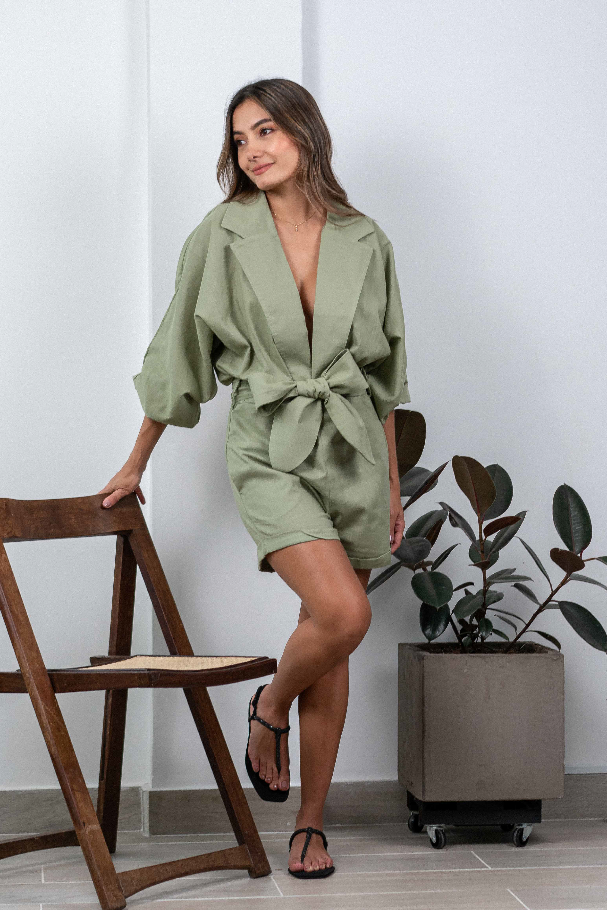 PTJ142301 enterizo verde oliva con sandalias negras