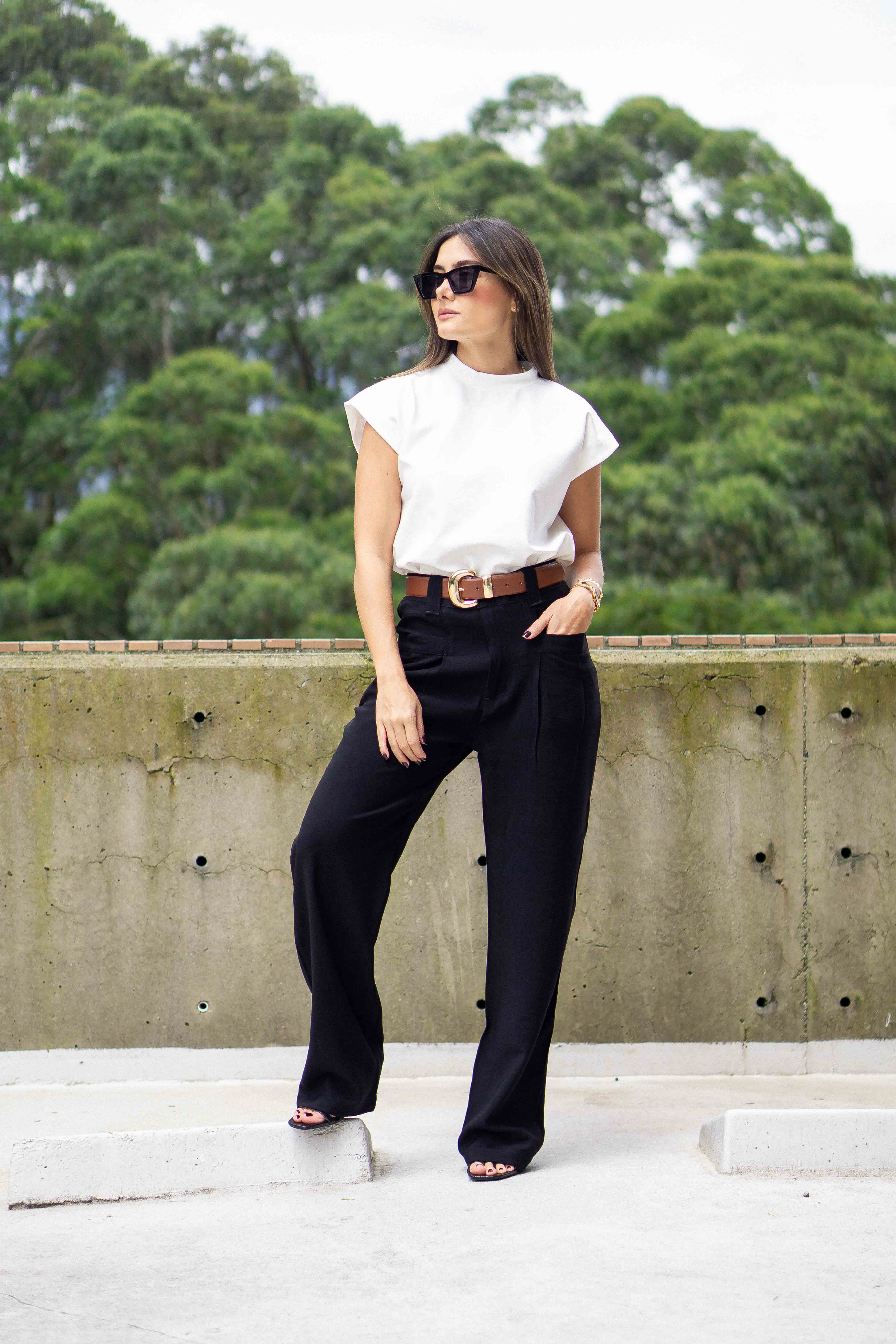 PTJ278930 pantalón con blusa blanca con manga 3/4