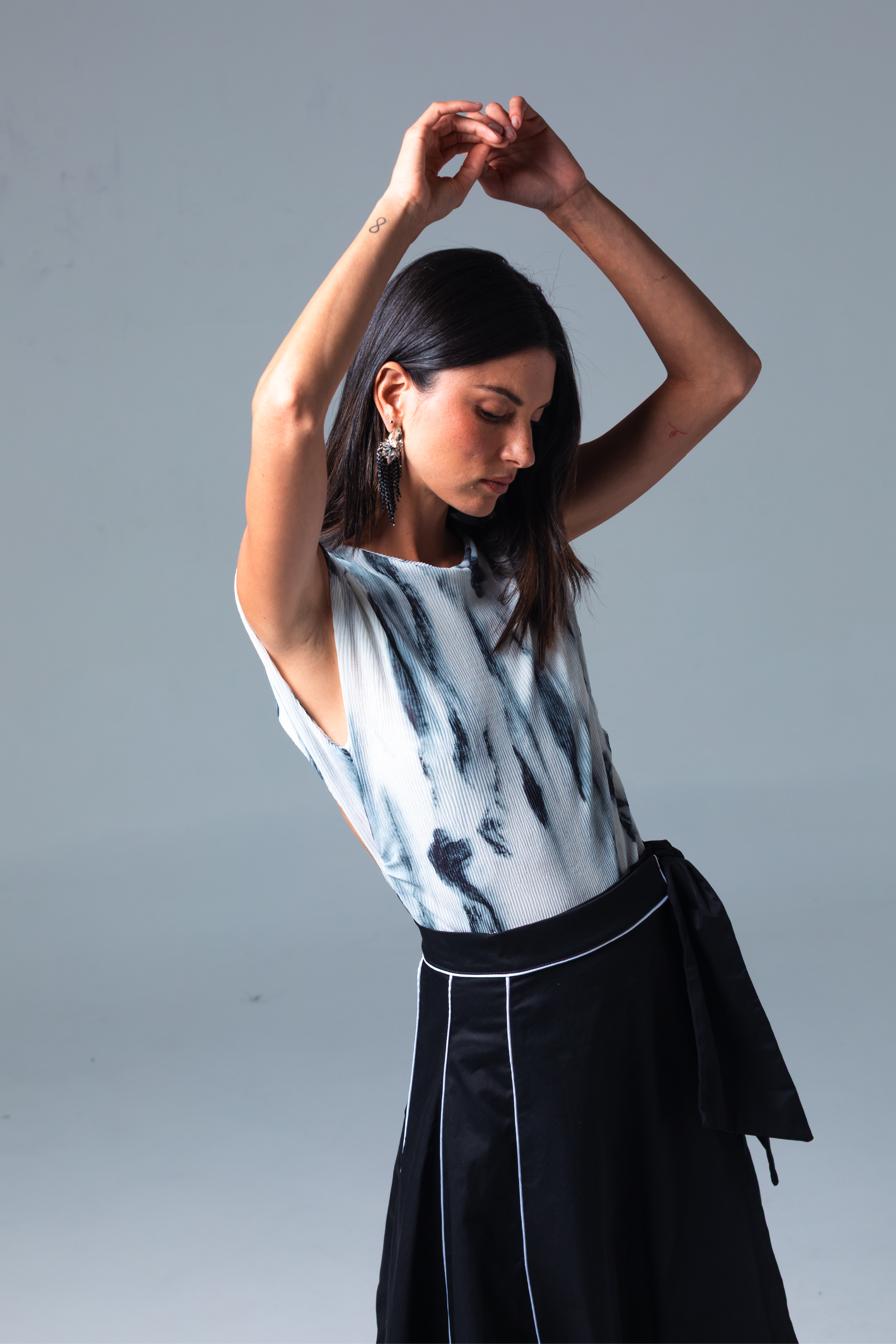 PTJ149812000 body con estampado y falda negra