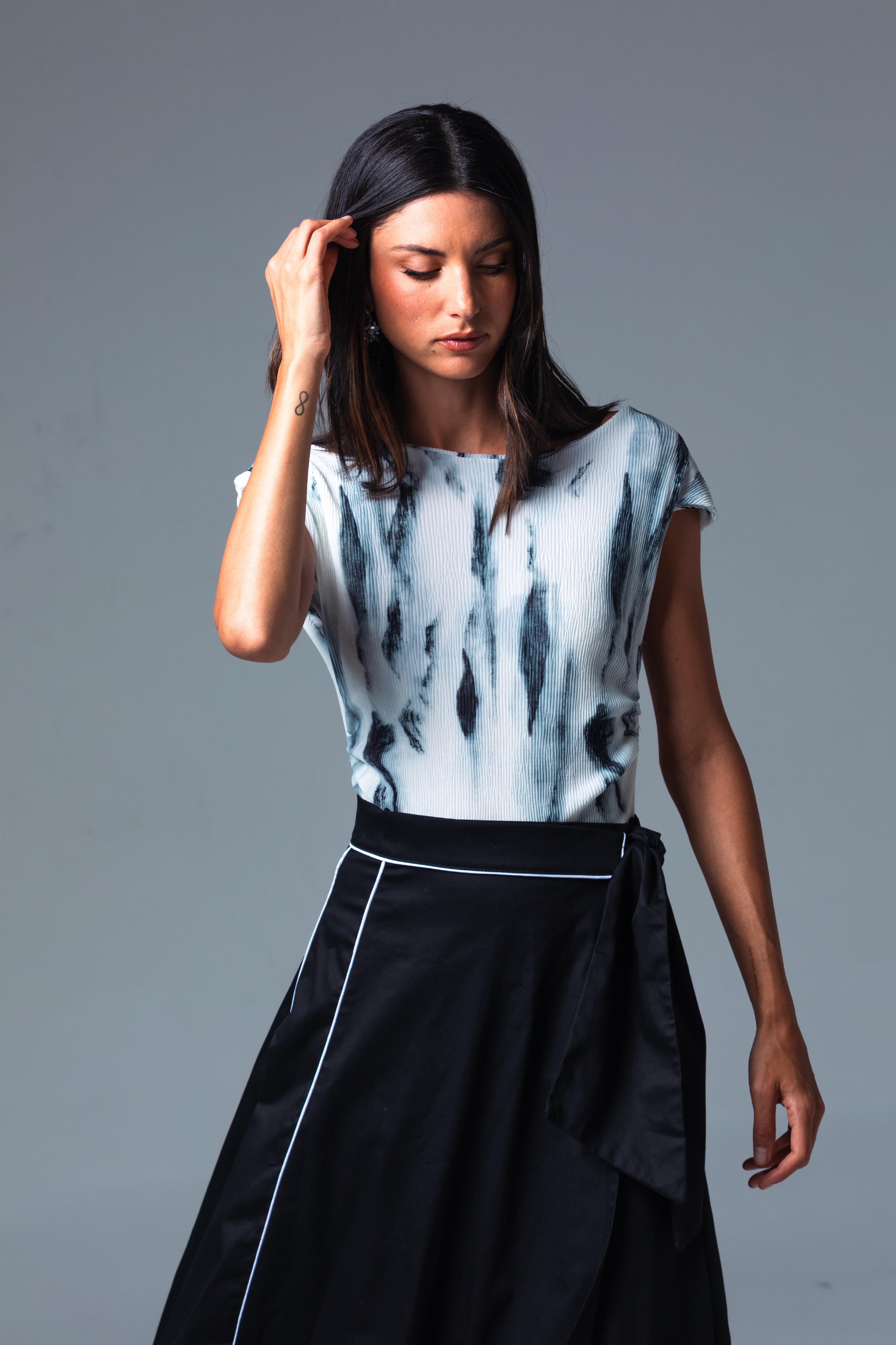 PTJ149812000 body con estampado y falda negra
