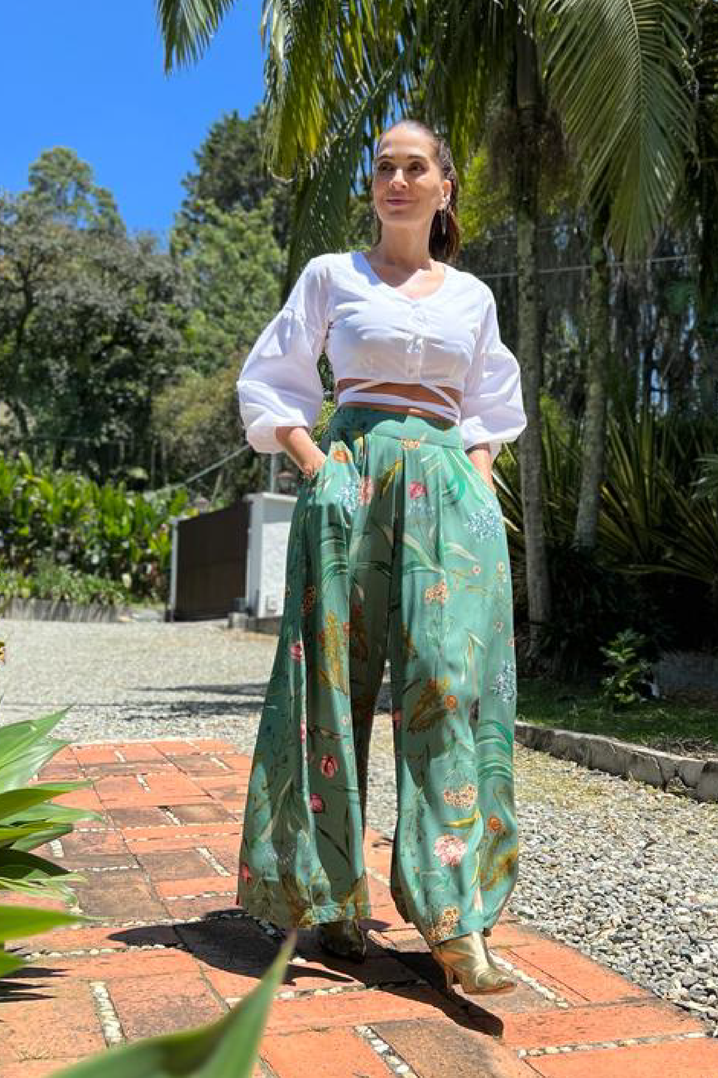 PTJ2341 pantalón estampado con blusa blanca de tiras