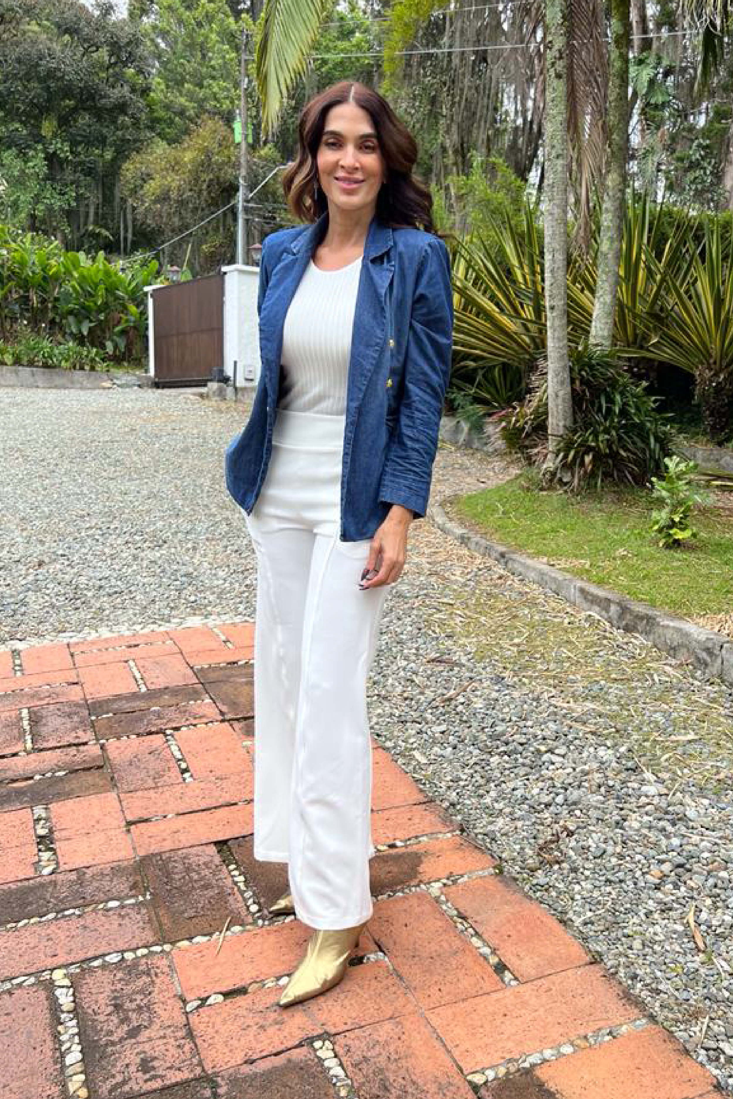 PTJ2351 blazer con ropa blanca