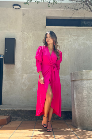 vestido midi manga larga foto con modelo