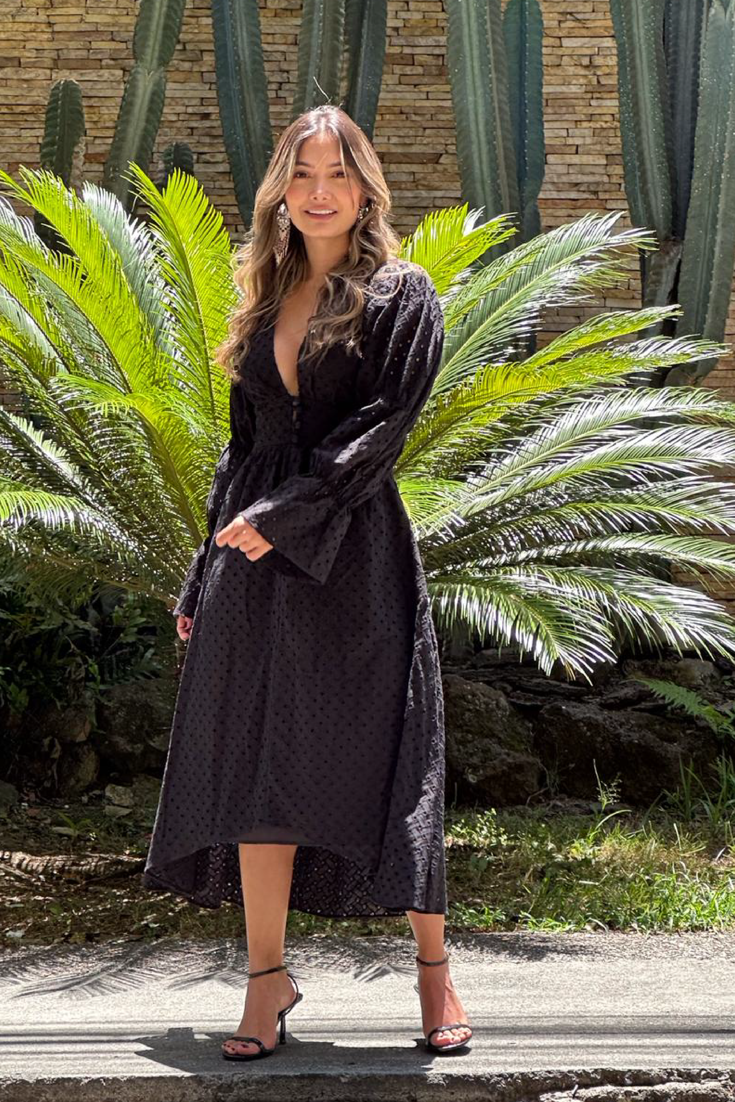 PTJ239007 vestido midi en ojalillo color negro