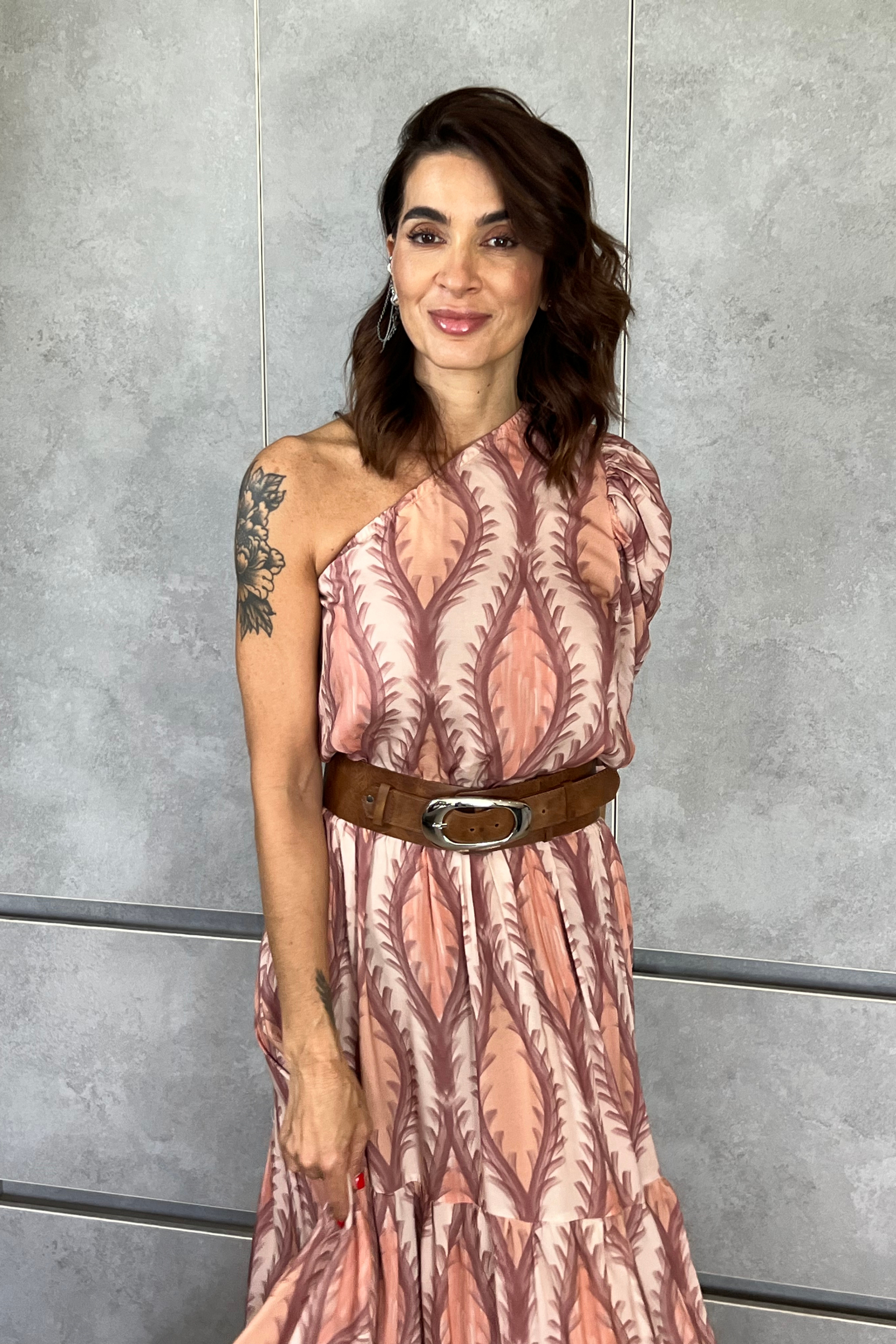 Vestido asimétrico con estampado hermoso color salmon
