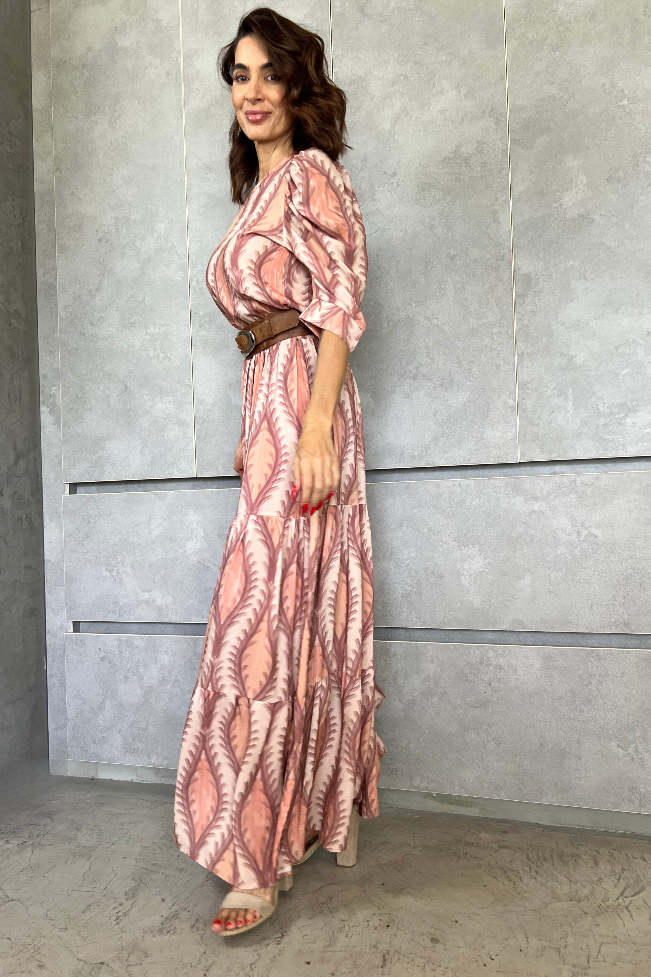 Vestido asimétrico con estampado hermoso color beige