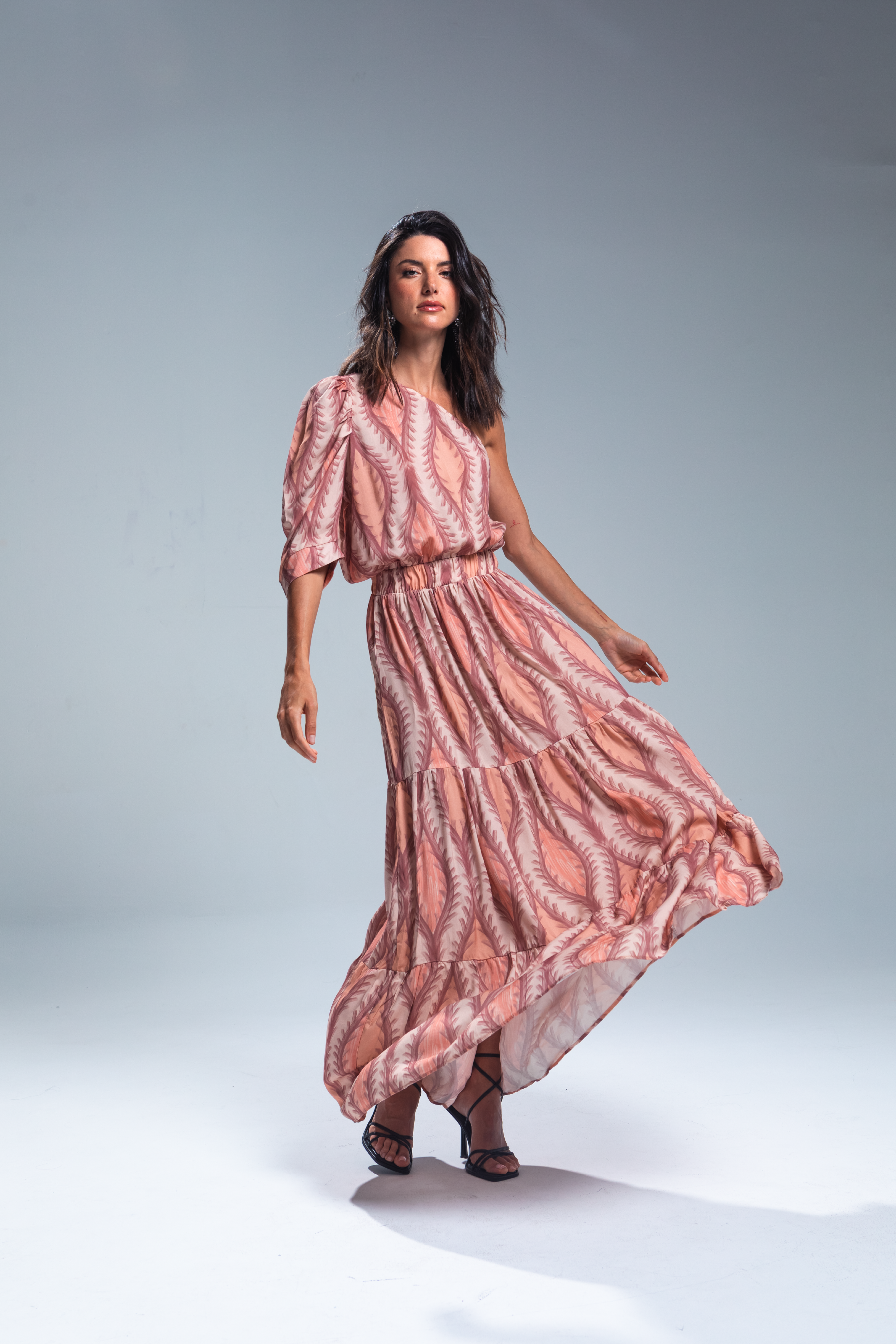 PTJ240329 vestido largo estampado con tacones